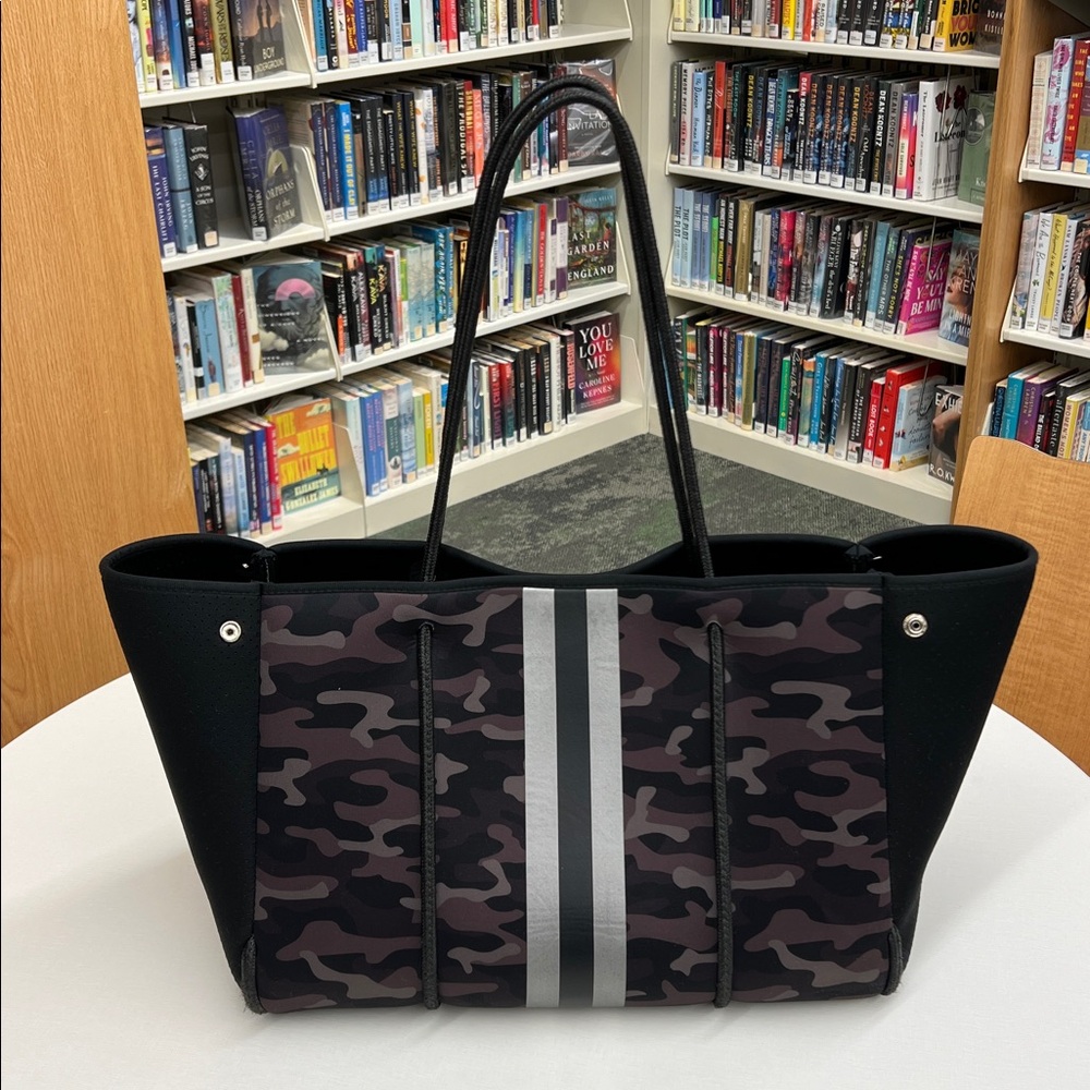 Haute Shore greyson prime elite neoprene camouflage tote bag purse lightweight - Picture 10 of 12